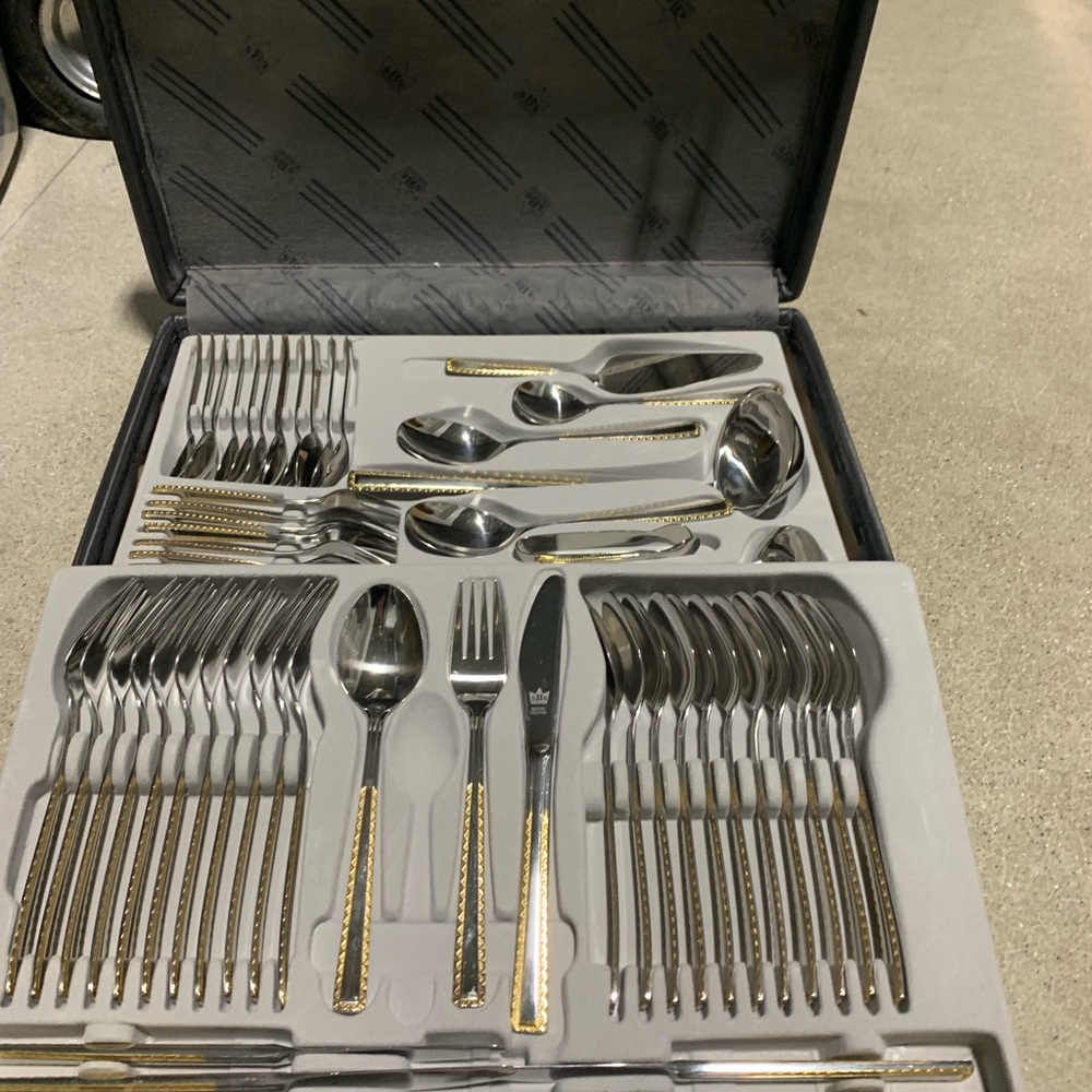 SBS 70 Pc Edelstahl Rostfrei Princess Silver & Gold Flatware Set w/Storage Case